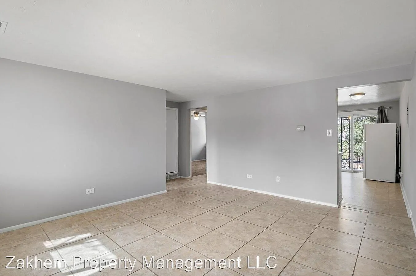 2 bed, 880 sqft, $1,600 — Photo 2