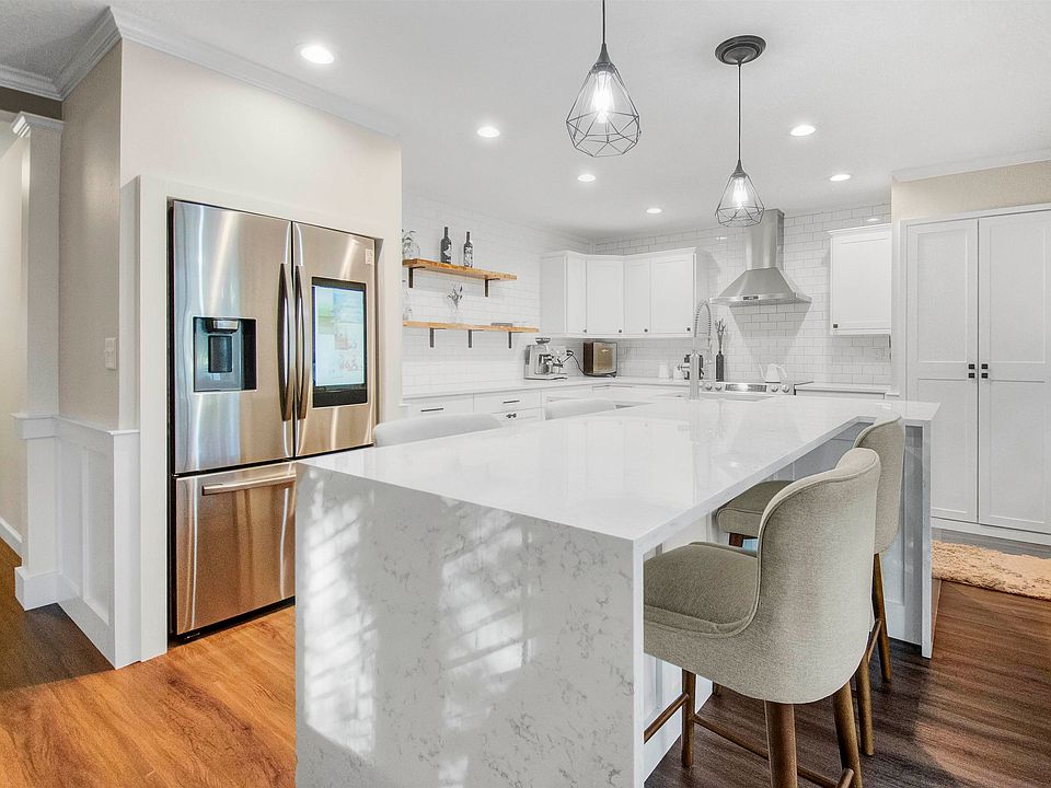 1st image of 368 Sunshine Dr