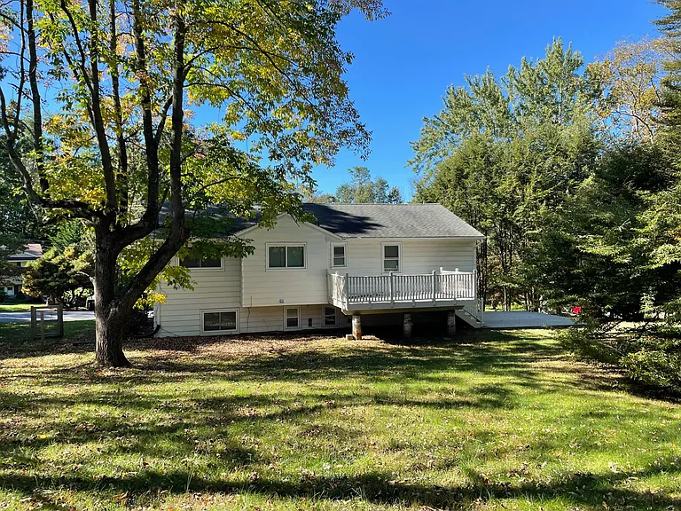 7 Castle Dr — Photo 16