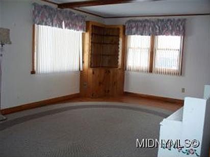 5th image of 30 Sherrill Ln