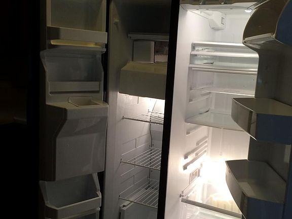 Kitchen view of SxS fridge (25 cu. ft.) with ice & water di