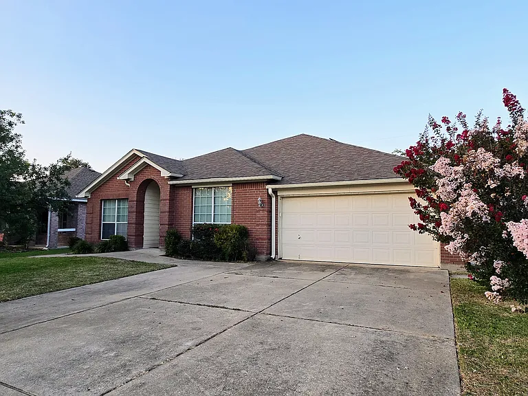 3004 Zachary Ln — Photo 1