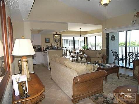 Ceramic tile cut on the diagnal makes the flooring symetrical.