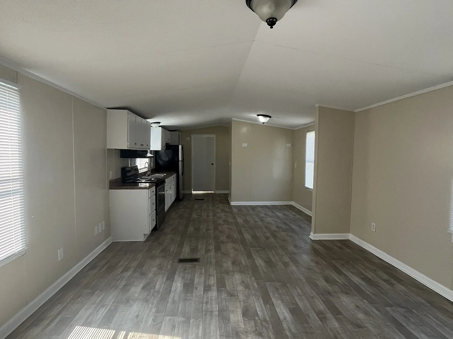 3 bed, $995 — Photo 2