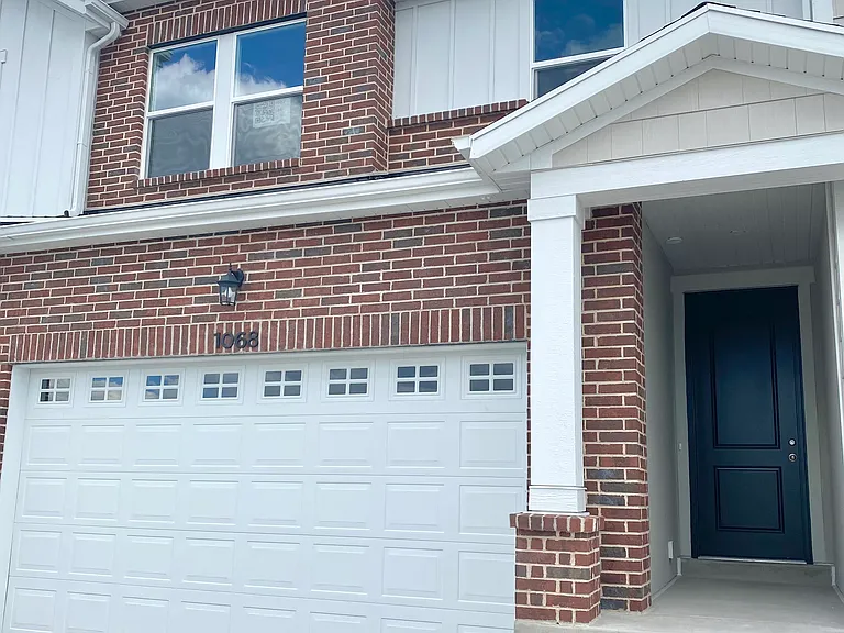 1068 N Freeman Dr — Photo 4