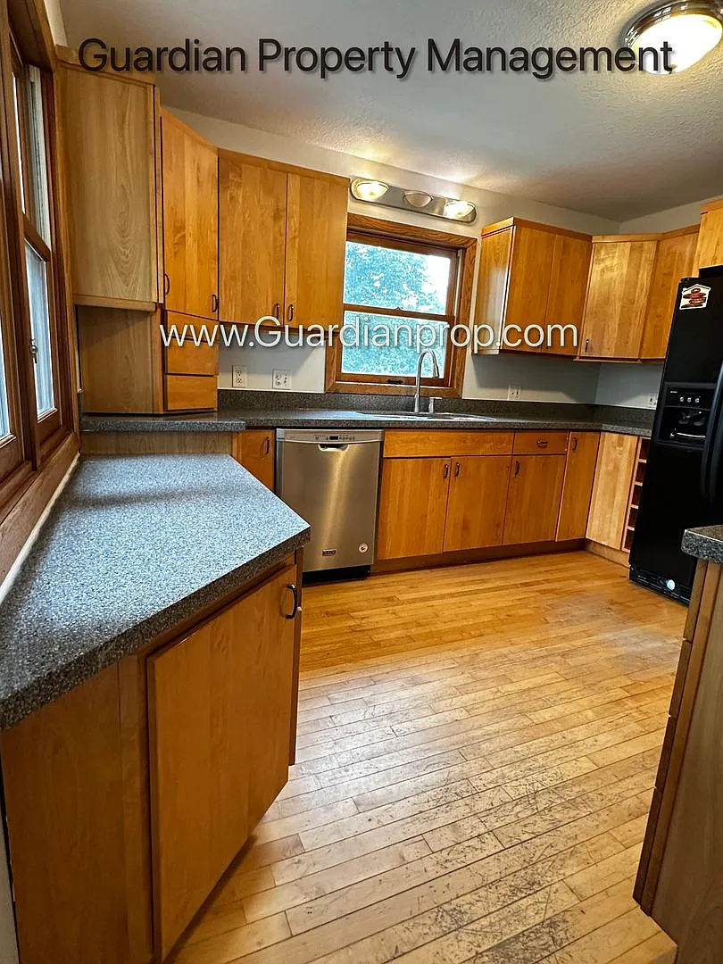 Minnetonka Schools Single Family Home, Corner Lot, Dishwasher, W/D, 1 Car Garage — Photo 2