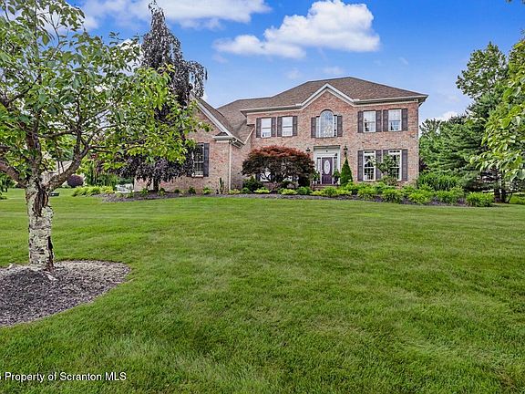 2nd image of 602 Clover Ln