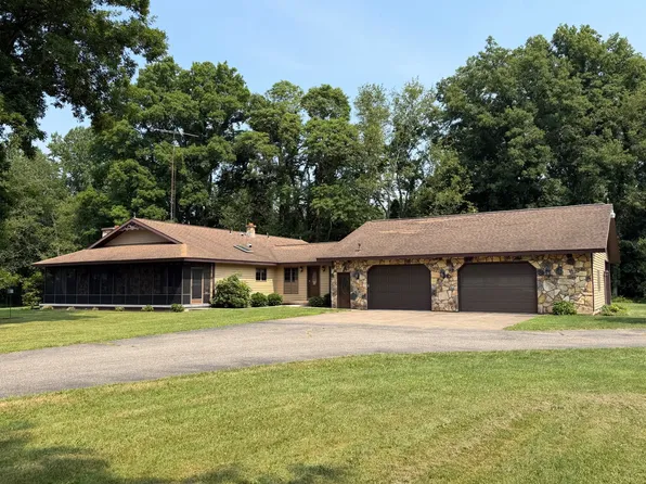 10285 Lakeview Ln, Girard, PA 16417