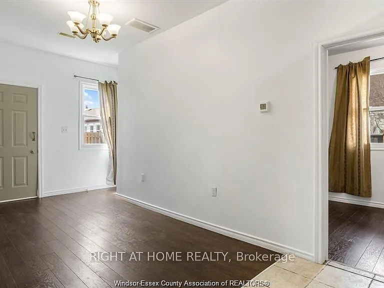 762 Aylmer Ave E — Photo 3
