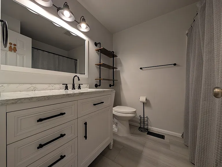 2425 Leyton Ln — Photo 24