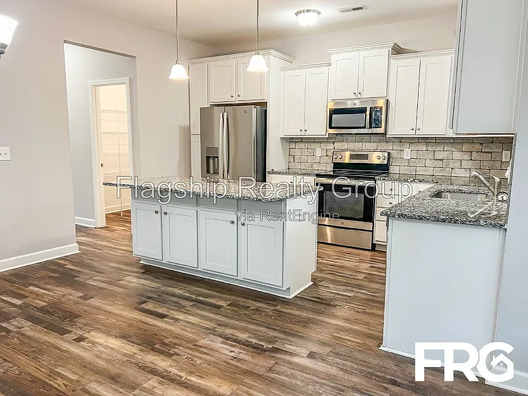 491 Fallingbrook Dr — Photo 17