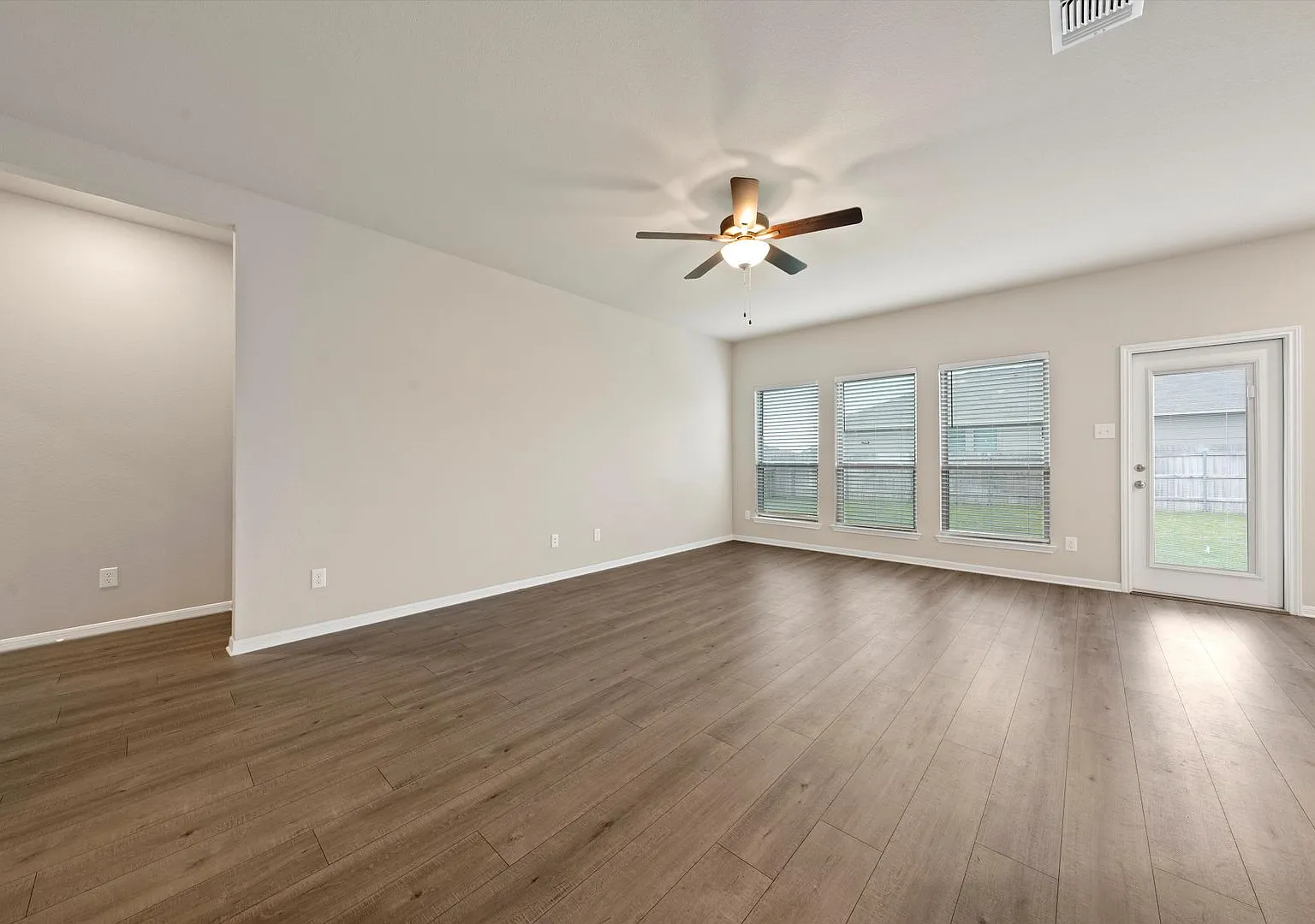 Available Now! Beautiful 3 Bedroom Home Located In Temple, Texas! — Photo 4