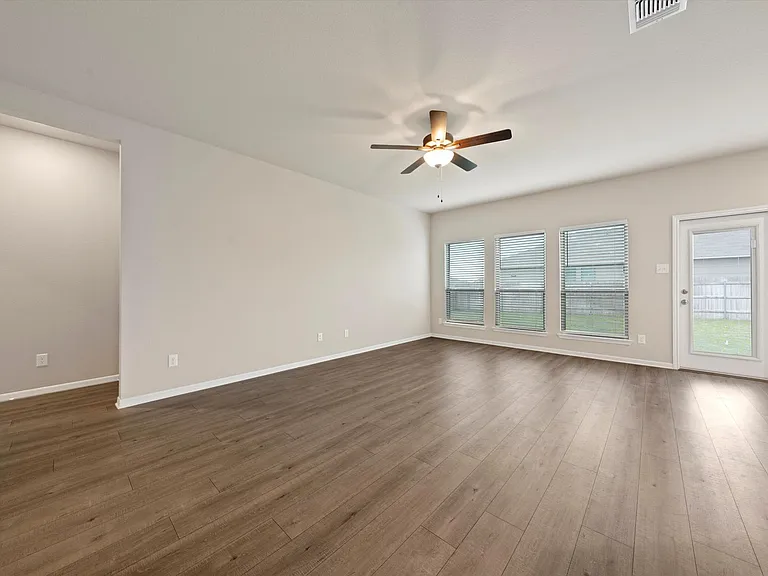 7445 Garden Glen Dr — Photo 4