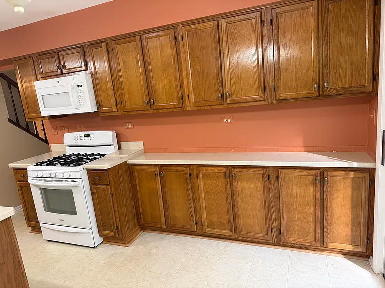 2106 Glasgow Ct — Photo 5