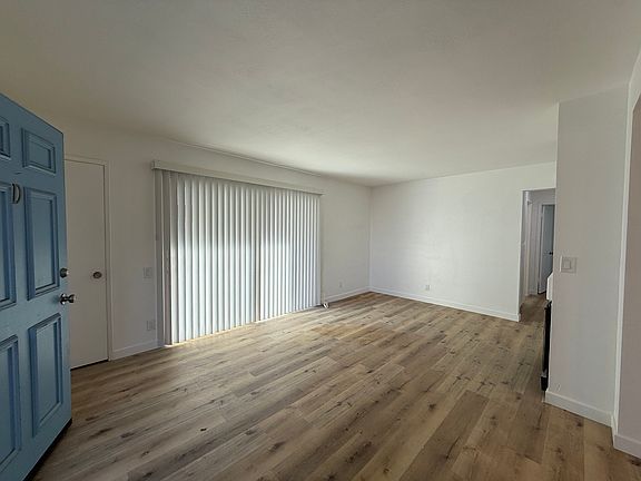 3rd image of 421 15th St #D