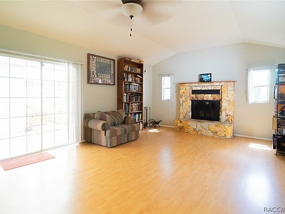 3rd image of 707 Howard St