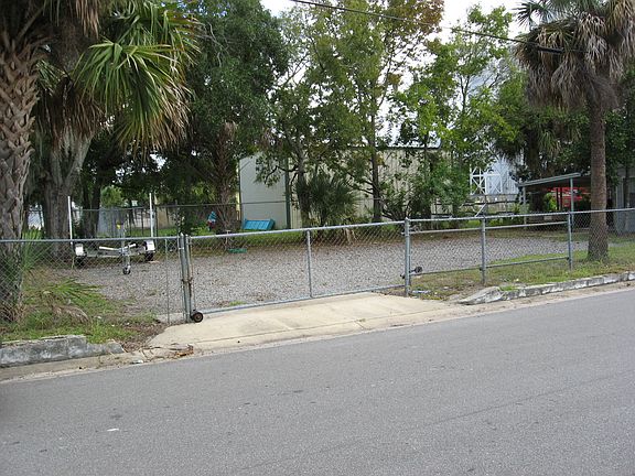 2nd image of 15 Einig Ave