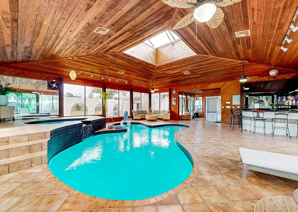 218 W Rosetta Ave