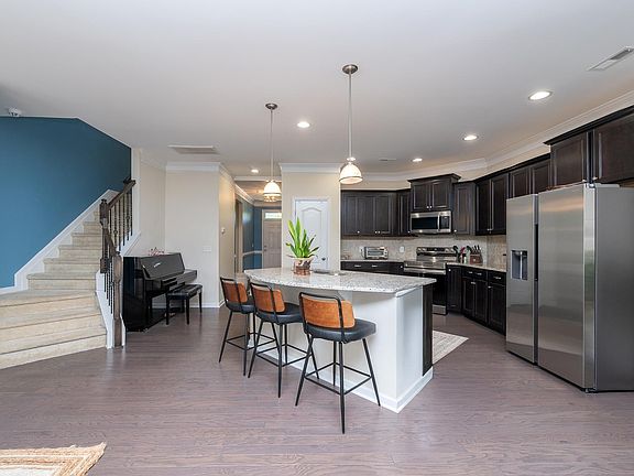 4th image of 800 Appleby Dr