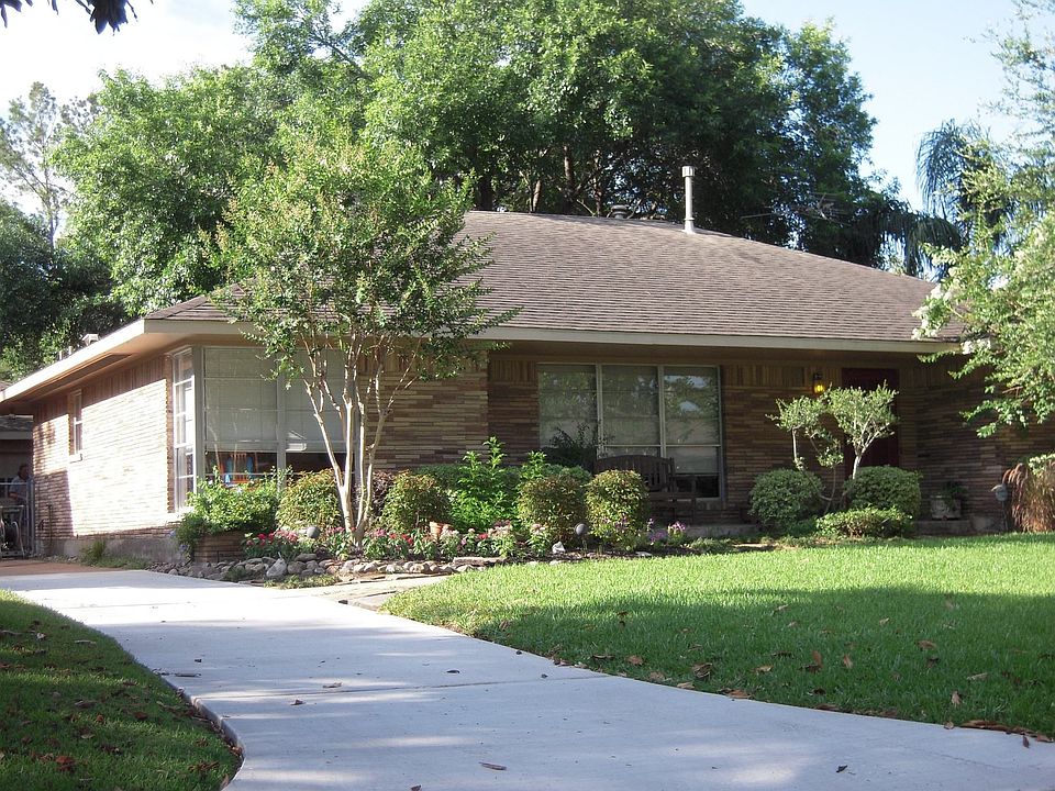 Nice 3/2 brick home in Oak Forest