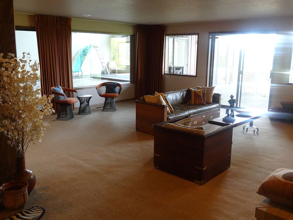 Lower living room
