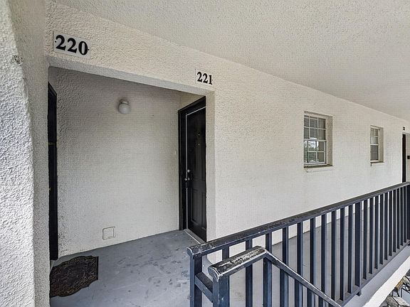 5th image of 709 Russell Ln #C-221