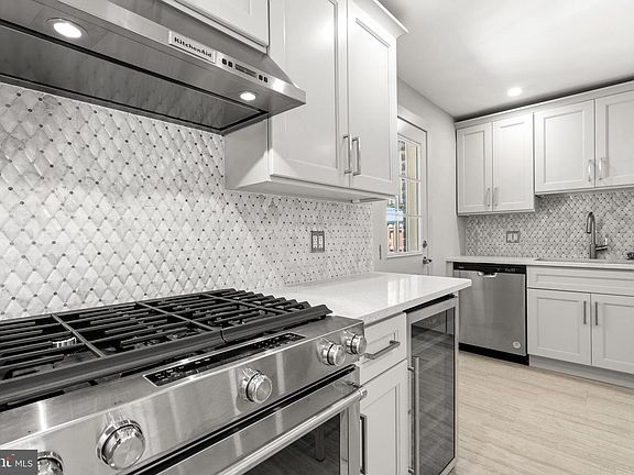 4th image of 6000 Newtown Ave