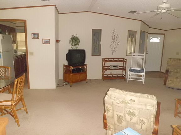 4th image of 216 Robelina Palm Ln