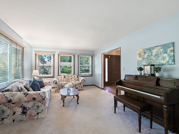 4th image of 908 Firth Rd