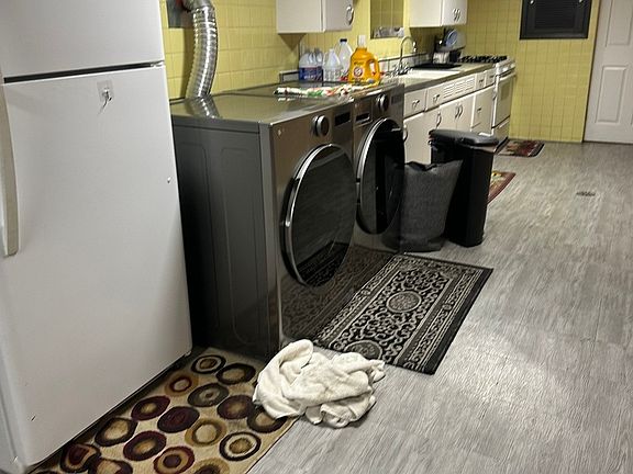 4th image of 5541 W Roscoe St #G