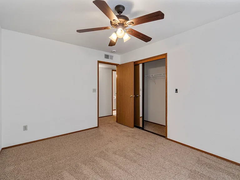 6469 N San Pedro Ave — Photo 21