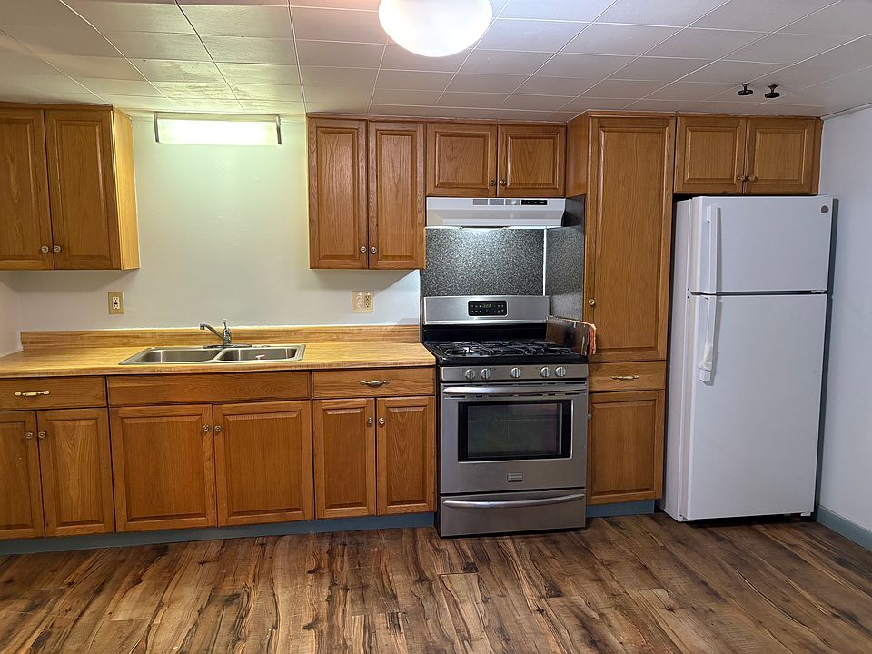 Oak wood kitchen cabinets