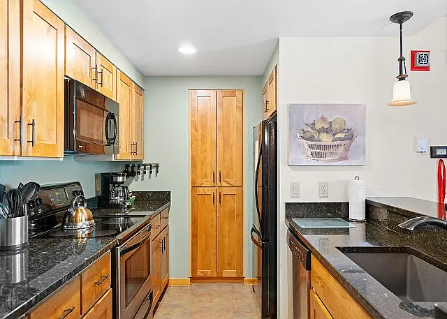 2 bed, 1102 sqft, $3,425 — Photo 3