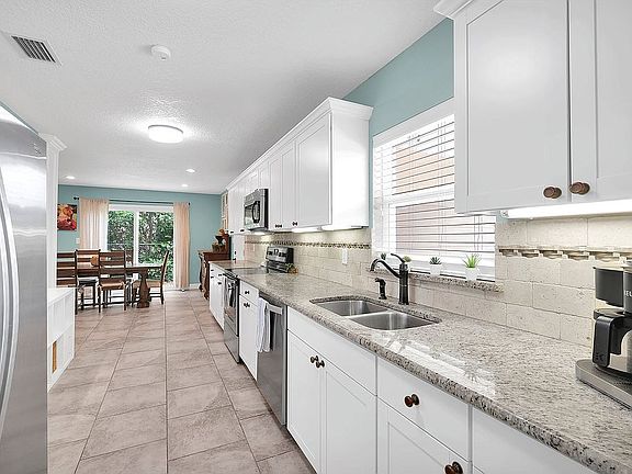 5th image of 3856 San Remo Dr
