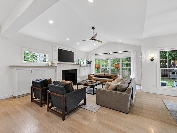4th image of 309 Kensington Dr