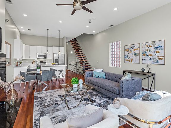 4th image of 823 N Marshfield Ave #3