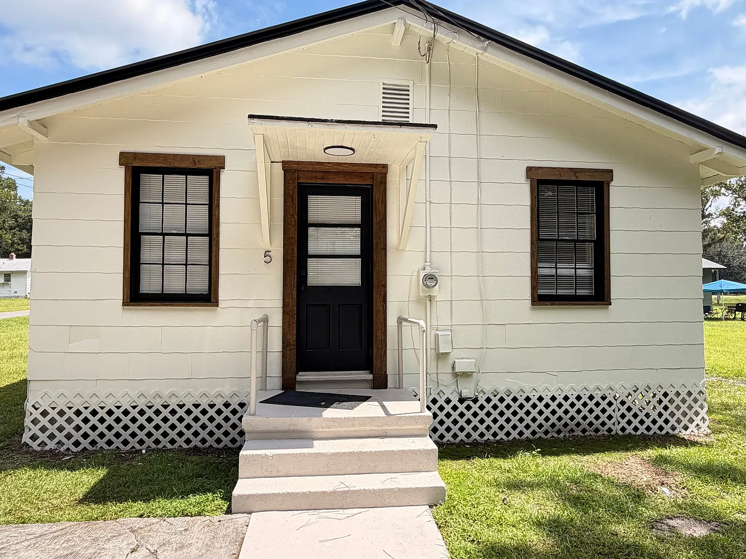 2 bed, $1,195 — Photo 1