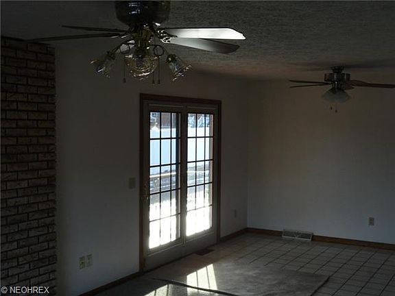 5th image of 413 N Elm St