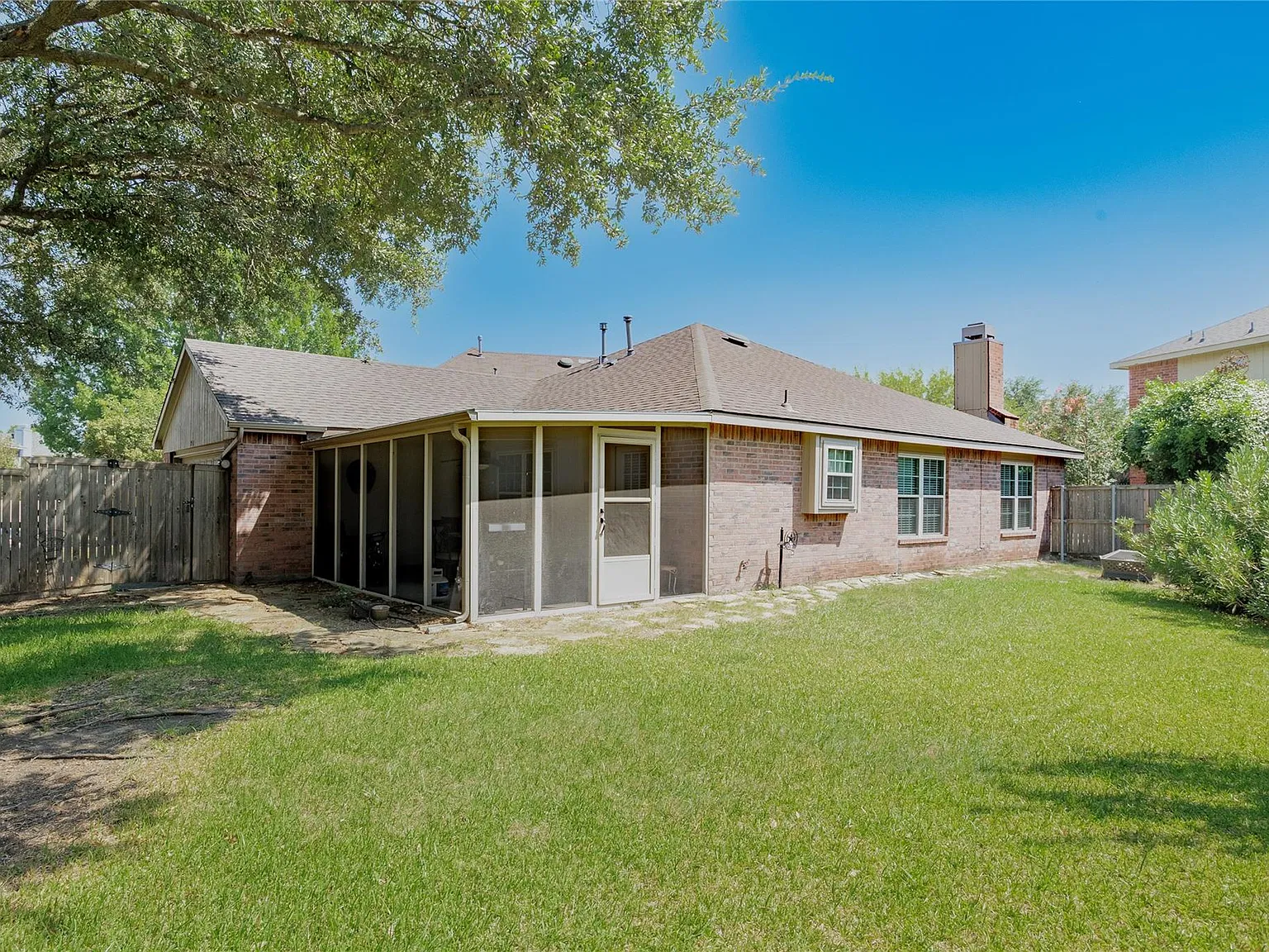 3 bed, 1577 sqft, $2,800 — Photo 2