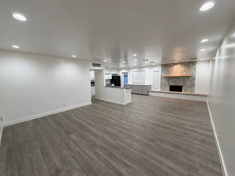 3 bed, 2.0 bath, 1377 sqft, $2,800 — Photo 2