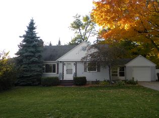 715 Bretton Rd, Lansing, MI 48917