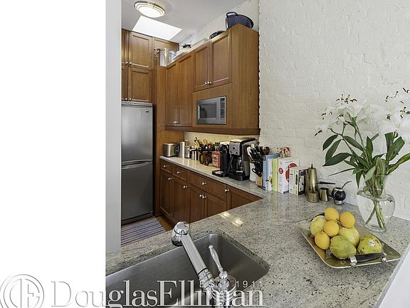 5th image of 240 E 15th St APT 8