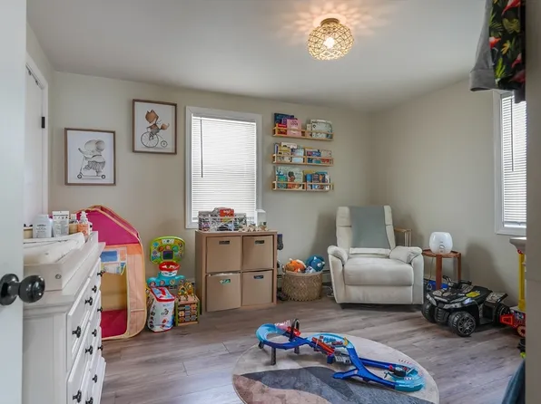 87 Adams St, New Bedford, MA 02746