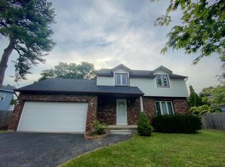 15 Pitch Pine Rd, Albany, NY 12203