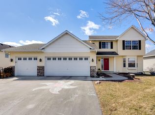 2075 River Bend Trl, Mayer, MN 55360