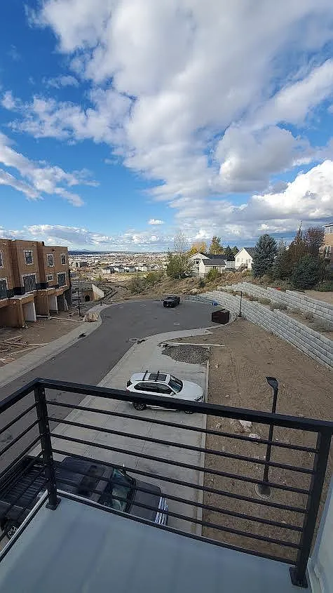4 bed, 3.5 bath, 2700 sqft, $2,795 — Photo 3