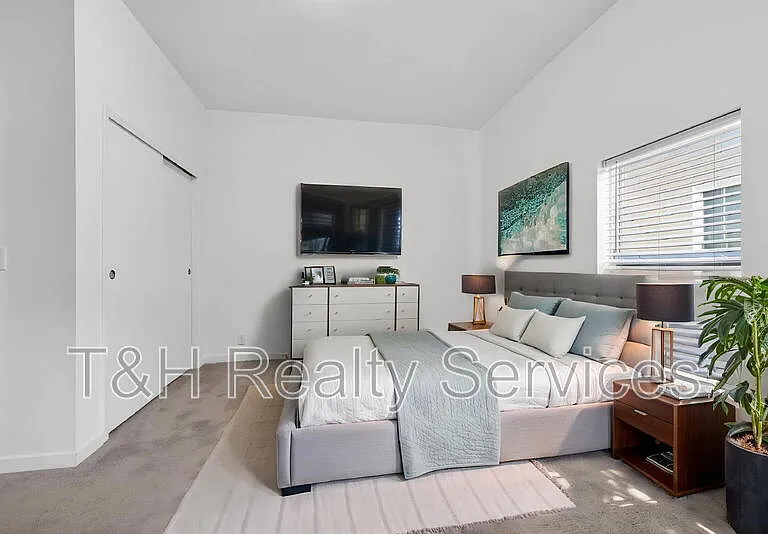 210 N Keystone Ave — Photo 24