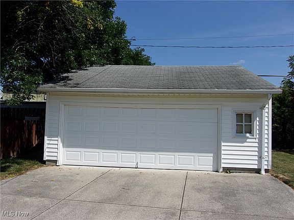 3rd image of 12829 Oak Park Blvd
