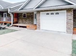 7 Oak Point Dr, Holiday Island, AR 72631