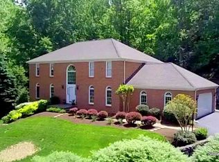 6443 Fairway Estates Dr, Roanoke, VA 24018